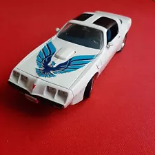 Road Signature 1/18 - (Pontiac Firebird Trans Am) White Diecast Model Car