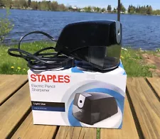 EXCELLENT LIGHTLY USED STAPLES ELECTRIC PENCIL SHARPENER IN BOX FOR HOME USE