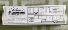 GALAXIE LIMITED 32 FT TANDEM AXLE GOOSENECK ENCLOSED TRAILER MODEL KIT 1:24 1:25