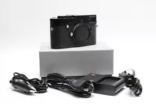 Leica M-P (Typ 240) 24MP Black Finish (Body Only) w/ Match Technical Thumb Grip