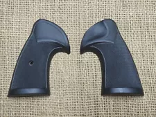 Pachmayr Presentation Black Rubber Grips for Charter Arms CH-A Small Square Butt