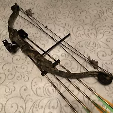 34” Mossy Oak Compound Bow, String Silencers, 4 Pin Sights, 4 Arrow Quiver,