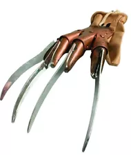 Freddy Krueger Glove - Nightmare on Elm Street - Deluxe Costume Accessory