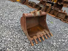 36" Geith Backhoe Bucket, 40 mm Pins; Fits: Ford 550