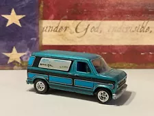 JOHNNY LIGHTNING 1976 FORD ECONOLINE VAN,2002 BOOGIE VANS 1:64 LOOSE