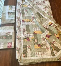 Floral/patchwork Vintage Queen size Duvet And Shams. Reversible!