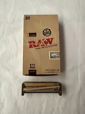 Raw 1-1/4 Classic Rolling Paper 23 Pack Plus Rolling Machine