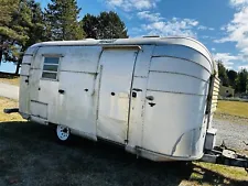 Vintage 1954 Travelux 16' RV Travel Trailer Camper Aluminum Canadian Airstream￼