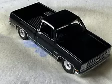 1/64 Auto World 1985 Chevrolet Silverado Fleetside Pick Up Truck Rubber Tyres