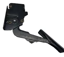 Accelerator Gas Throttle Pedal PN:15247227 OEM 2005 GMC C5500 (For: 2005 GMC C5500 Topkick)