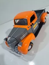 Motormax 1:24 Scale Die Cast Pro Hardware 1941 Plymouth Pickup Truck