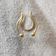 Gold-tone faux septum piercing