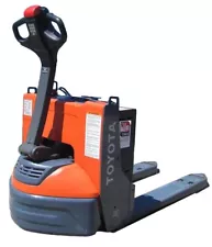 Toyota Electric Pallet Jack 4500 lbs with 24V Battery & Charger Only 102 Hours!