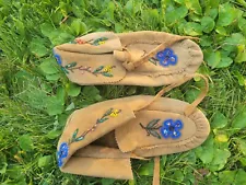 Vintage Native American Indian Handmade Beaded Leather Moccasins