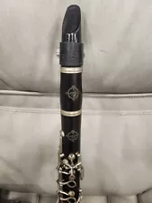 Suzuki Musique Clarinet With Metal Case.