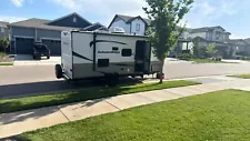 Like new! 2022 Starcraft Autumn Ridge Travel Trailer Bunkhouse with pop out