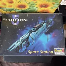 Level Babylon 5 Space Station Plastic Model