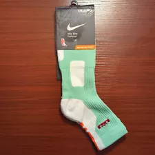 LeBron James Original Nike Elite Socks Quarter Cut Size Large Christmas Green