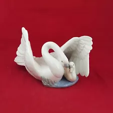 Lladro Nao Figurine 1358 - The Little Swan - 6575 L/N