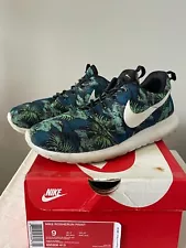 Size 9 - Nike Rosherun Print Poison Green Palm Trees