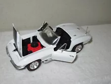 1967 CHEVROLET CORVETTE L-88 427 WHITE ERTL 1:18 OPENING HOOD, DOORS & HEADLITES