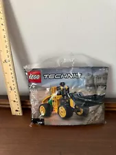 LEGO TECHNIC: Volvo Wheel Loader (30433)