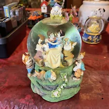 Disney's Snow White 8" Musical Snow Globe "Someday My Prince Will Come" RARE!!