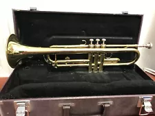 Yamaha YTR2335 Trumpet w. Case