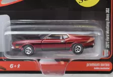 Auto World Calypso Coral 1971 Ford Mustang Boss 351 ULTRA RED 1:64 Diecast Car