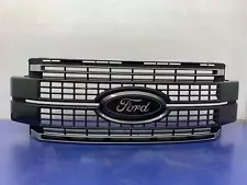 2017 - 2019 FORD F250 OEM PLATINUM FRONT GRILLE W/O CAMERA *SCUFFS/PAINT CHIPS*