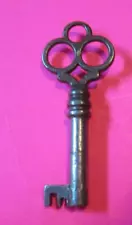 VINTAGE OPEN BARREL FANCY BOW SKELETON KEY DRESSER ANTIQUE KEYS MORE HERE P2243