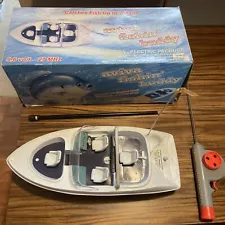 Aviva Fishin Buddy Remote Control RC Boat in Box Catches Real Fish 2lb TESTED