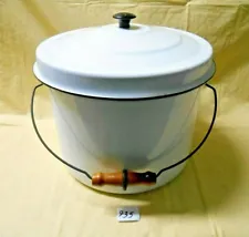 Chamber Pale 11" diameter - Chamber Pot White with Lid - 935