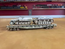 Modelcrafters US Army Flat Car with captured German Vehicles O Gauge, EX!