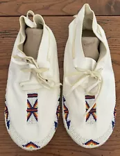 WOMENS BEADED GEOMETRIC DESIGN WHITE BUCKSKIN NATIVE AMERICAN INDIAN MOCCASINS 9