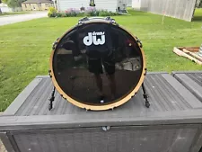 DW COLLECTORS SERIES GOLD BADGE 22X18 KICK DRUM WITH CASE