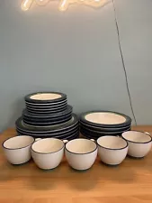 Pfaltzgraff Rare Plate/Cup Set - 16 Plates, 6 Bowls, 5 Coffee Cups