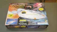 Star Trek USS VOYAGER NCC-74656 Playmates Starship Ship