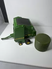 1/16 Ertl Farm Toy John Deere Round Baler 567 Implement