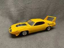 MPC ‘71 Plymouth Super bird Roadrunner Built 1/25 Model Muscle Car Viper Engine