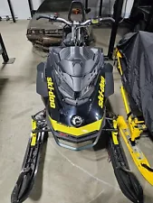 2018 skidoo snow mobiles for sale black with yellow accents summit X