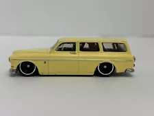 Hot Wheels Volvo P220 Amazon Estate Wagon Yellow (Boulevard 50) Real Riders