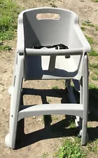 Rubbermaid Plastic Restaurant High Chair on Casters wheels LOCAL PICKUP ONLY