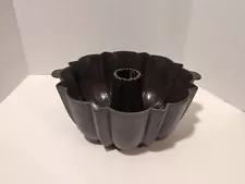 vintage cast iron bundt pan