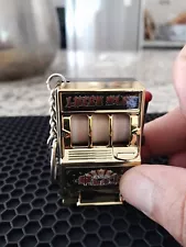 Slot Machine Las Vegas Style Keychain playeble Spins Fun