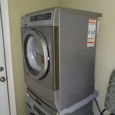 Electrolux Dryer Only Used Twice Model EFDE210TIS00 Silver