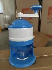 Manual snow cone machine