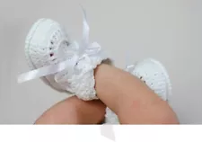 NWT Crocheted White Crochet Baby Ribbon Booties Crib Shoes Girls Newborn Size 0