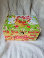 2002 Tristar Strawberry Shortcake Musical Jewelry Box W/ Spinning Strawberry