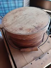 VERY old Round WOOD PANTRY BOX with a Cover & Bail Wire Handle 9 1/2 " diameter